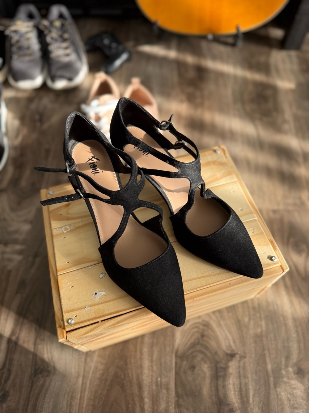 Fioni Black Suede Strappy Pointed Toe Heels – Sz 10 – Worn Once